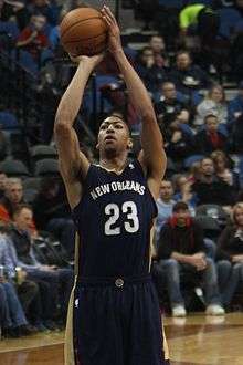 Anthony Davis shooting a free throw