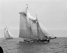 gaff rigged schooner with broken foretopmast