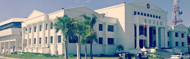 Roxas Municipal Hall with a view of Roxas Astrodome at the back.