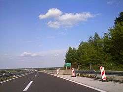 Drežnik viaduct seen from the motorway itself. Emergency lane normally found along the motorway disappears at the beginning of the viaduct.