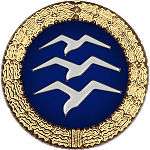 Badge: on a blue disc, silhouette of three white birds stacked in flight, the whole surrounded by a gold wreath